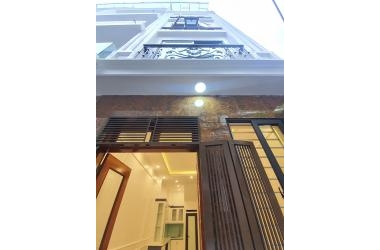 Nhà Trương Định mới koong về ở luôn,30m2, 5 tầng, mặt tiền 3,7m giá 3,2 tỷ.