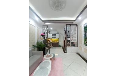 Bán nhà đường Hoàng Mai, quận Hoàng Mai, 30/Tầng 2 33m, 4 tầng, mặt tiền 4,1m, giá 3,25 tỷ, ở luôn.