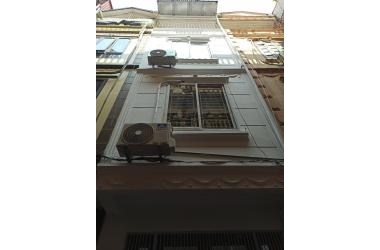Bán nhà phố Vĩnh Tuy, 5 tầng, MT 28m, 3 phòng ngủ, ngõ rộng, giá siêu rẻ. LH: 0384232366
