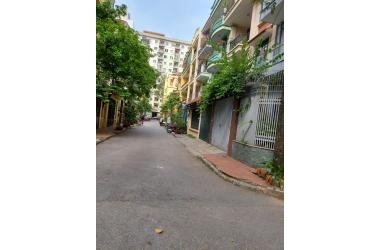 Bán đất tặng nhà phố 8/3-Quận Hai Bà Trưng-50m, mt4,2m, vỉa hè rộng, ô tô vào nhà- giá 6,75 tỷ.