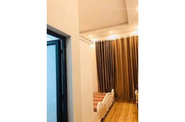 Cần bán gấp nhà Cầu Giấy 37m2 x 5t ngõ thông, 2 thoáng, giá hơn 3 tỷ.