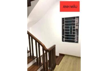 Bán nhà gần phố ngõ thông ở luôn Yên Hòa DT 35m2 x 5t giá hơn 3 tỷ.