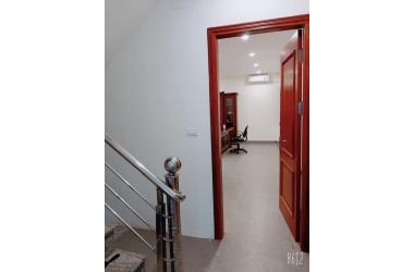 KINH DOANH - GARA - ÔTÔ TRÁNH - VỊ TRÍ VIP CẦU GIẤY DT 75M X6T GIÁ 13.5 TỶ