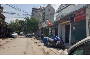 Bán 240m2 đất phố Giải Phóng, mặt tiền 12m, vỉa hè 2 bên, ô tô tránh