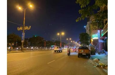 Bán 130m2 đất mặt phố Giải Phóng, mặt tiền 5,2m, view hồ, vỉa hè 5m, chỉ 80tr/m2