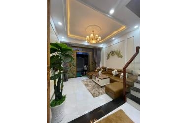 Gấp Bán Nhà Đẹp Phạm Văn Bạch, Hẻm Xe Hơi Tránh, Phường 15, Tân Bình, 42m2 (4x10.5), 4 lầu, 5.4tỷ TL