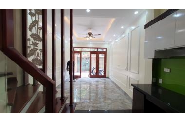 Nhỉnh 2 tỷ nhà đẹp 35m 5 tầng ô tô đỗ cổng Phố Vĩnh Hưng