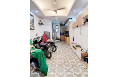GĐ cần bán nhà phân lô Vĩnh Hưng 33mx4T, mt 4.5m, ô tô đỗ cửa 2.35 tỷ