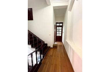 Bán biệt thự sân vườn 3 tầng phố Đội Cấn, rộng 91m, thoáng quanh năm, giá chào 7 tỷ 95