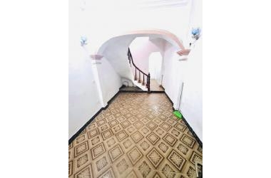 Bán nhà 3 tầng phố Dương Quảng Hàm, ô tô tránh, rộng 41m, giá chào 4 tỷ 38