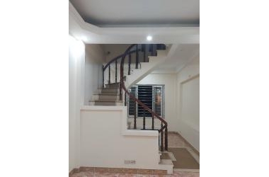 Chính chủ cần bán gấp nhà Lĩnh Nam, DT 23m2, 4 tầng, MT 3m, ô tô, giá bán 1 tỷ 750 triệu có thương lượng. Vui lòng liên hệ: Ngọc Lương - 0363. 731.792 để được xem miễn phí