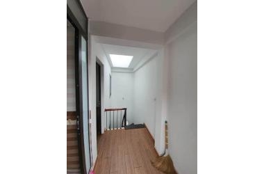 Siêu hiếm có, bán nhà Lĩnh Nam, DT 23m, MT 3M, 4T, Ô tô, giá chỉ 1.75 tỷ có thương lượng.