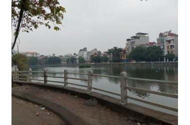 Gia đình cần bán nhà Bồ Đề, Nguyễn Văn Cừ, DT38m, 5T, MT4m, Ô tô đỗ cửa, full nội thất, giá 4.9 tỷ.