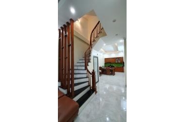 Bán nhà Đền Lừ, mặt tiền vườn hoa, ga ra oto, 5 tầng, DT 40M2, sổ đỏ, 6.6 tỷ.
