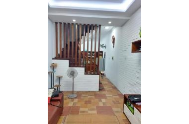 BÁN GẤP – NHÀ LÔ GÓC – SÁT PHỐ - 20M RA Ô TÔ TRÁNH – ĐỦ CÔNG NĂNG – VỀ Ở LUÔN