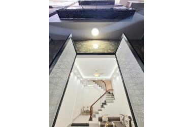 BÁN GẤP NHÀ ĐẸP HOÀNG MAI Ở NGAY - MỚI TINH- Ô TÔ CÁCH VÀI M- BA GÁC ĐÔC CỬA