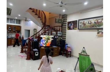 Bán nhà Nguyễn Văn Cừ 56m2-7 chỗ qua cửa-3 thoáng-Lô góc-Ngõ thông