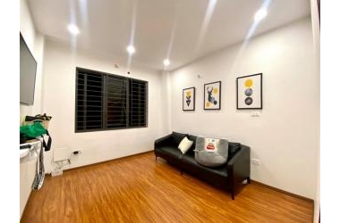 Bán nhà Ngọc Lâm 39m2*4T-Nhà mới-Ô tô đỗ cổng-Ngõ thông-Giá 3.25 tỷ