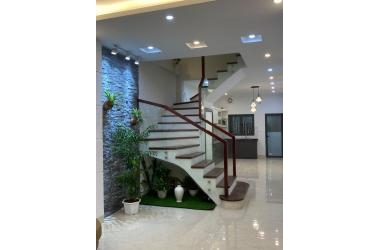 Bán nhà Ngọc Lâm - Ngõ thông ô tô - Gần mặt phố - Nhà đẹp - Ở ngay