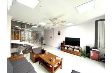 Bán nhà Nguyễn Văn Cừ - Ô tô vào nhà - Nhà đẹp - Lô góc - Gần phố