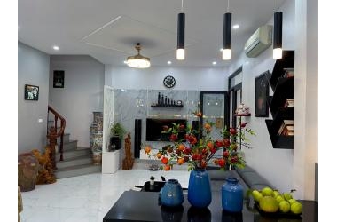 Bán nhà Ngọc Lâm - Ngõ ô tô thông - Gara - Gần phố - Lô góc