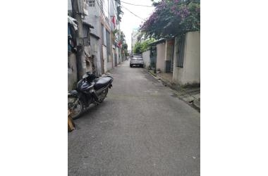 Bán nhà C4 Ngọc Thụy 80m2 - Ô tô vào nhà - Mt 5m - Gần Phố - 4.3 tỷ