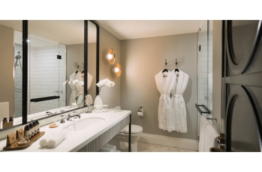 Bán toà nhà phố Trần Hưng Đạo 220m2 12 tầng 120 tỷ