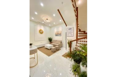 NHÀ KÍNH LẠC TRUNG Ô TÔ ĐỖ CỔNG - KINH DOANH NHỎ - TẶNG FULL NỘI THẤT ĐẸP ĐỘC LẠ - LÔ GÓC - HÀNG HIẾM!