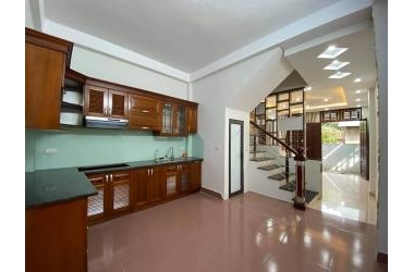 ĐỨC GIANG - HƠN 2 TỶ - DTSD 70M – 5 TẦNG
