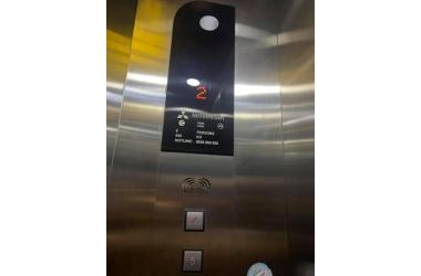 Mặt tiền đường Văn Chung, 7 tầng thang máy, ngang 6,6 mét dài 18 mét, vừa ở vừa kinh doanh.