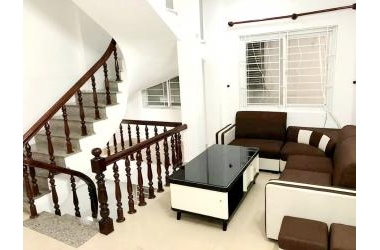 Bán nhà ngay gần đường Láng, ngõ thông thoáng, nhà đẹp, 30m2, 5 tầng, giá 3,15 tỷ