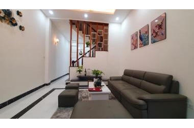 Nhà mới ở ngay đường Nguyễn Ngọc Vũ 38m2 giá nhỉnh 4 tỷ