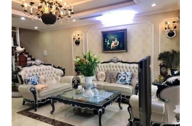 Bán nhà mặt phố Hoàng Cầu, Đống Đa, View hồ, 51m2, MT4.9m, giá 23 tỷ.