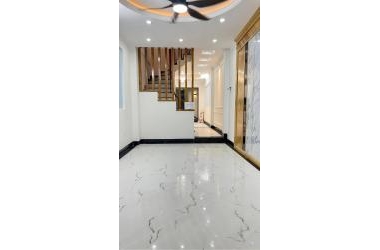 Bán nhà Đại Từ, mới koong, vài bước ra ô tô, gần hồ thoáng mát, 40m2, giá 3.7 tỷ