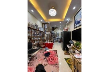 Bán nhà Kim Giang 35m2x5T, ô tô đỗ cổng, vài bước ra phố, nhà đẹp lô góc chỉ 4.2 tỷ