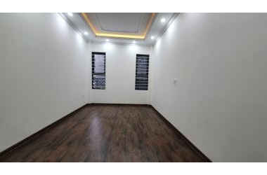GẤP Bán nhà Khương Đình 45m2, ô tô đỗ cửa, sát hồ, nhà dân xây chắc chắn chỉ 5.6 tỷ