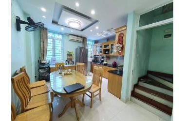 Bán nhà Nguyễn Thái Học Hà Đông 35m,4 tầng ,giá 4 tỷ, mặt tiền 8m,ô tô đỗ cửa