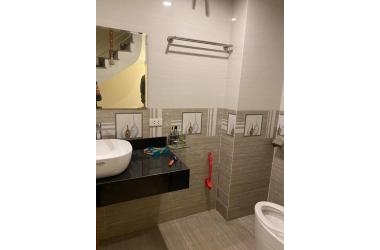 Nhà mới ở luôn, ô tô vào, ngõ thông gần phố Ngọc thuỵ. 39m 5 tầng giá 3,6 tỷ