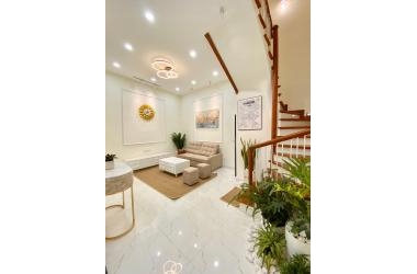 Bán nhà phố Nguyễn Chí Thanh, Kinh Doanh,Văn Phòng, lãi 500tr/năm, Đống Đa, 17,5 tỷ