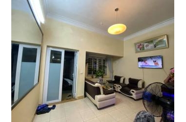 Bán nhà trung tâm Hoàng Hoa Thám, 2 thoáng, view hồ. 70m2. Chỉ 6.2 tỷ rẻ hơn 300 tr.