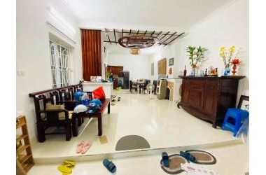 Cần bán gấp ngõ Nhà máy bia Hà Nội Dt 38,2m2x5t. Gía 5.5 tỷ, nhà phân lô 2 thoáng