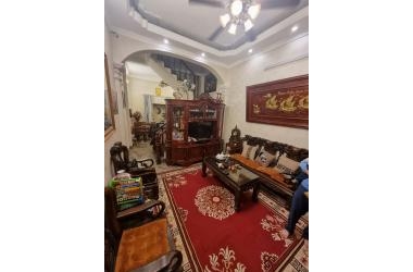 Chủ nhà cần bán gấp ngõ 192 Kim Mã, nhà đẹp nội thất VIP. Dt 30mx5T. Chỉ 3.5 tỷ