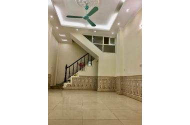 Chính chủ cần bán gấp nhà ngõ 444 Đội Cấn, nhà đẹp ở luôn. Dt 36mx5T. Chỉ 3.9 tỷ