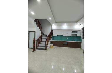 Chính chủ giao bán gấp nhà ngõ 279 Đội Cấn. Dt 34m2x5T. Chỉ 4.7 tỷ. Nhà mới căn góc