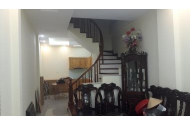 Chính chủ cần bán gấp nhà ngõ 189 Hoàng Hoa Thám. Dt 50m2x5T. Chỉ 6 tỷ. Nhà cách phố 10m