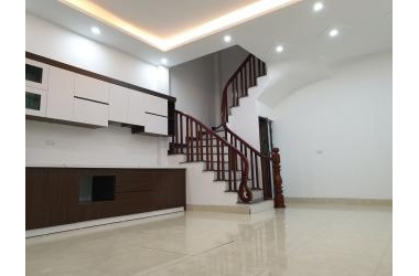 Chủ nhà giao bán gấp nhà ngõ 279 Đội Cấn. Dt 35mx5T, Mt 5.2m. Giá 4.7 tỷ. Gần phố ngõ rộng