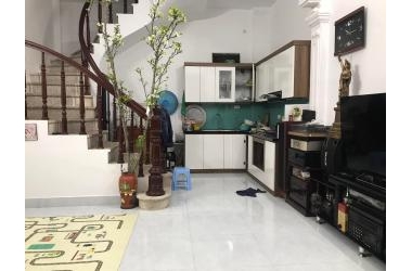 Cần bán gấp nhà ngõ 75 Phố Vĩnh Phúc, ngõ rộng chủ tự xây mới. DT 32m2x5t. Chỉ 4.5 tỷ
