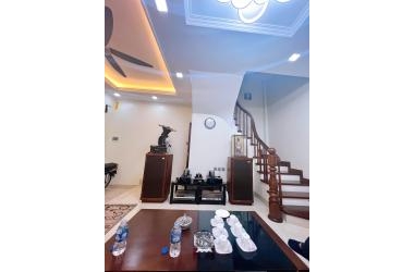 Bán nhà đẹp mặt ngõ 290 Kim Mã, cách ô tô 3m FULL nội thất. Dt 30m2x4,5T. Chỉ 4.8 tỷ