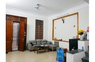 Chính chủ cần bán gấp nhà ngõ 639 Phố Hoàng Hoa Thám. Dt 41m2x5t, Mt 5m. Chỉ 4.5 tỷ