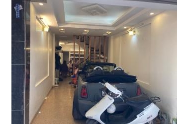 Bán nhà mặt ngõ 6 Phố Đội Nhân. Nhà đẹp, ô tô tránh, kinh doanh. Dt 40m2x5T. Chỉ 7.8 tỷ